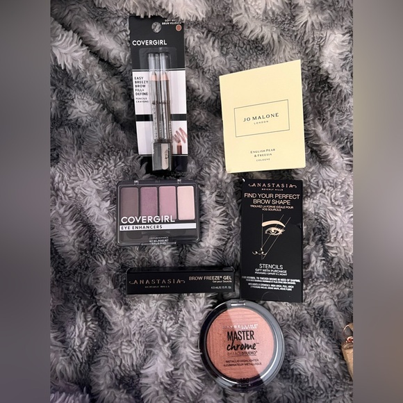 7 Piece Beauty Bundle - Picture 2 of 5